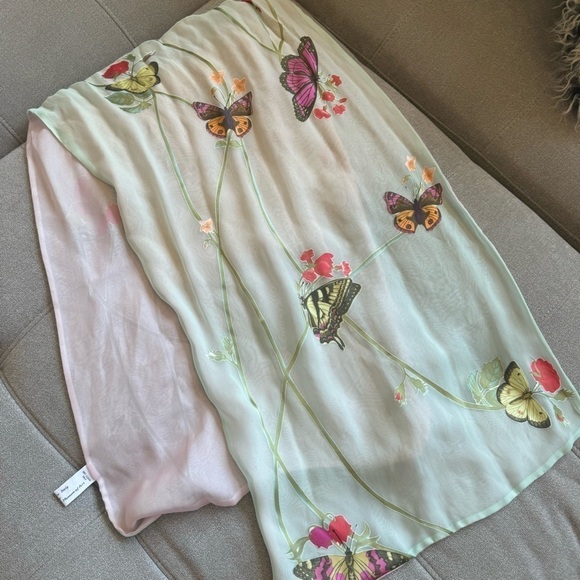 THE METROPOLITAN MUSEUM OF ART BUTTERFLY SCARF Silk blend made in Italy pink - Picture 5 of 8